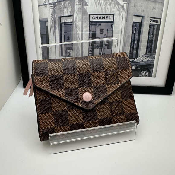 Louis Vuitton Handbags - Louis Vuitton Damier Ebene Victorine Wallet